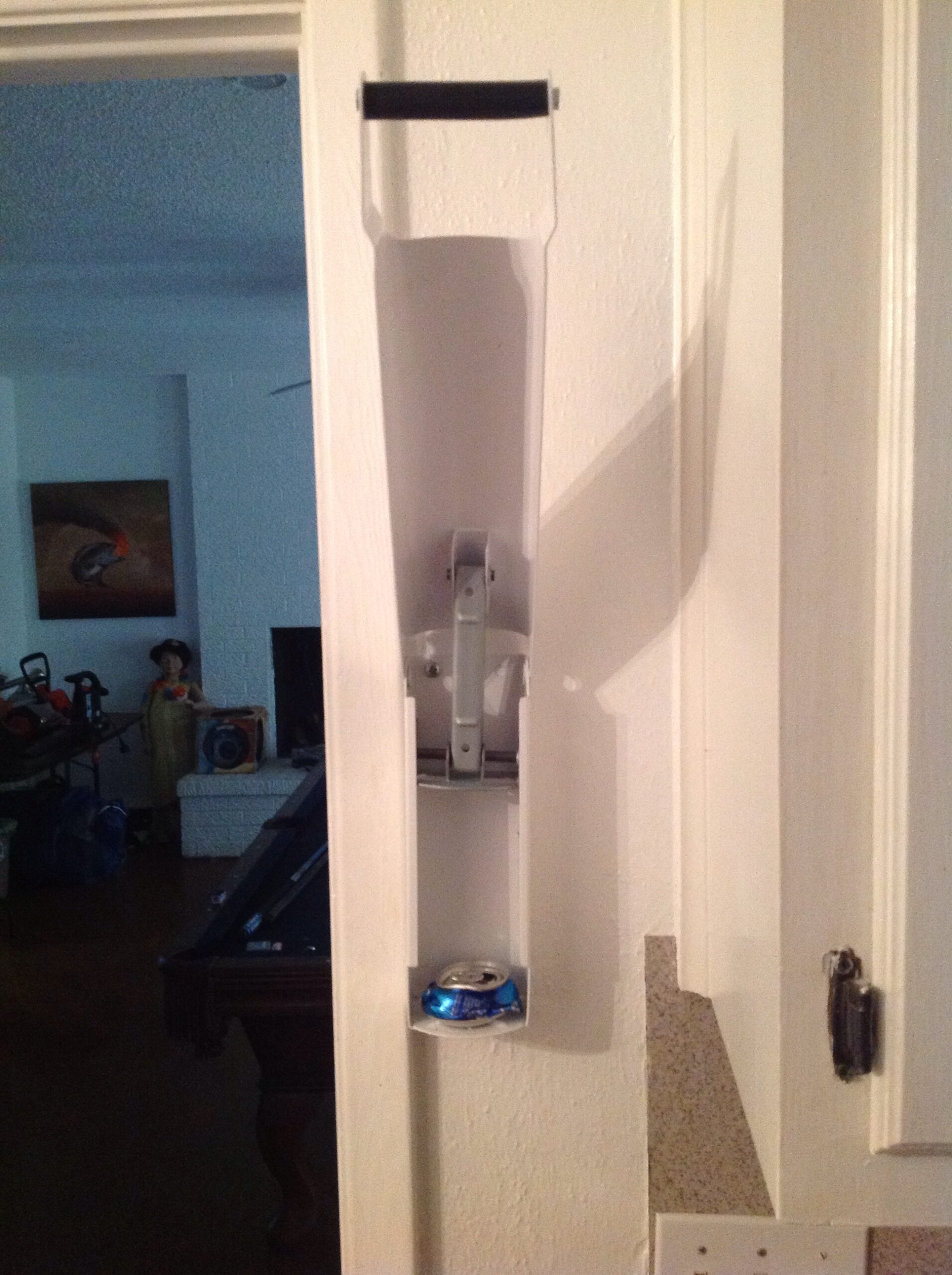 Can Crusher Crushes Cans