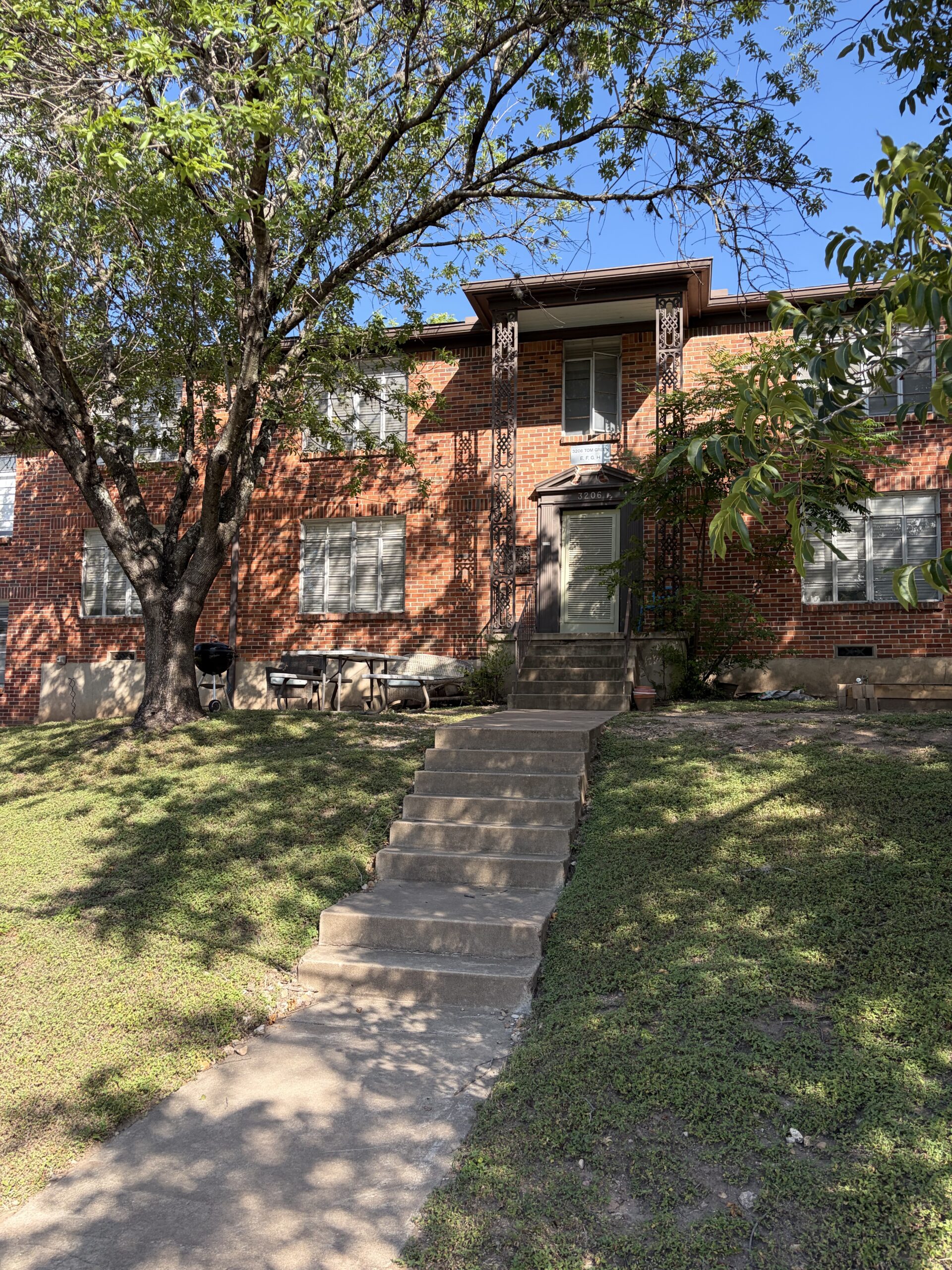 Neighborhood Apartments