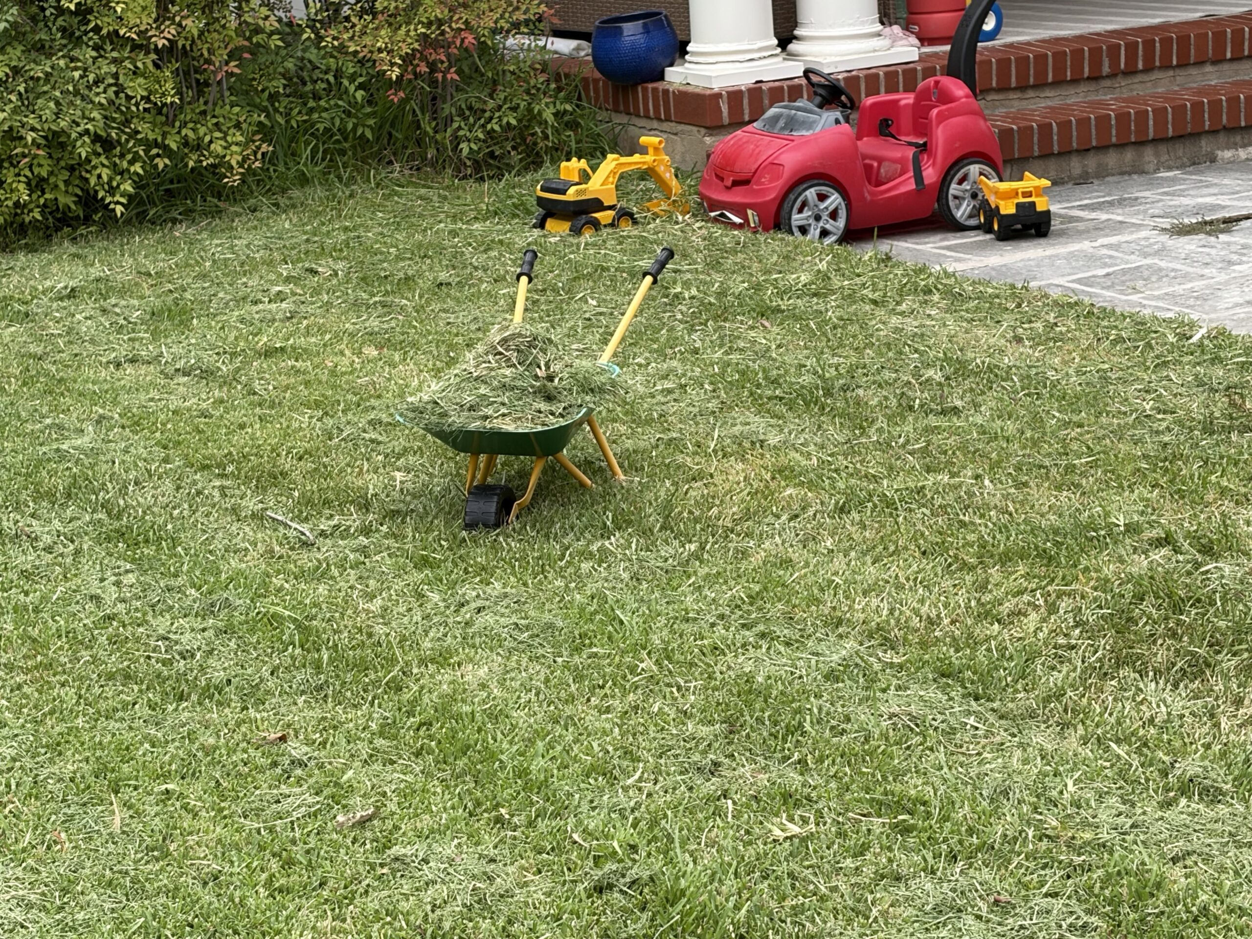 Tiny Wheelbarrow